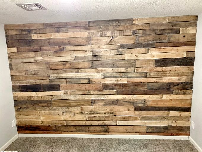 How To Make An Accent Wall DIY Using Pallets
